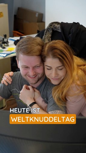 Weltknuddeltag ???? Wenn deine Kollegin beschlie&szlig;t, dass heute einfach alle eine Umarmung brauchen. ????