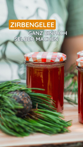 Zirbengelee ist unser Geheimtipp f&uuml;r alle, die den Duft der Alpen auch am Fr&uuml;hst&uuml;ckstisch wollen. ????????

Feinherb, intensiv & sowas von vielseitig:
???? zu K&auml;se
???? aufs Brot
???? ins Dessert
???? zu Wildgerichten oder Schnitzel

Wie&rsquo;s geht? Zeigen wir dir im Reel!
(Warnung: Kann s&uuml;chtig machen ????)

#zirbengelee #zirbelino #zirbe #waldmomente #zirbenprodukte #rezeptidee #zirbenzapfen