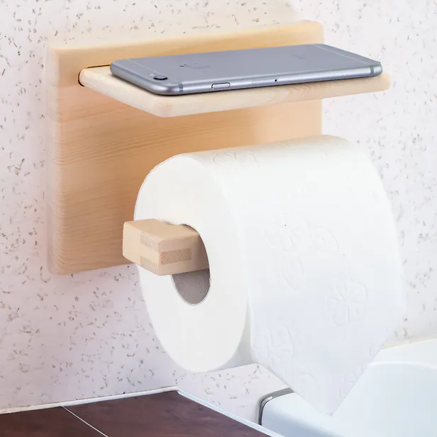 ZIRBELINO&reg; Toilettenpapierhalter aus Zirbenholz, ohne Bohren | selbstklebender Klopapierhalter mit Ablage | Klorollen Halterung f&uuml;r Bad/WC | Klopapierrollenhalter Holz