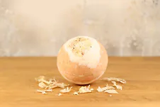 Badebombe "Zirbe" - Sprudelt vor Gl&uuml;ck | 130g