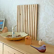 Zirbelino&reg; 0,25m&sup2; (= 1 Stk.) 50x50cm Akustik-Wand-Paneel mit Zirbenholz auf N...
