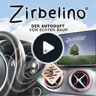 Zirbelino Lufterfrischer aus Zirbenholz mit Magnethalterung befestigt an Auto-L&uuml;ftungsschlitz