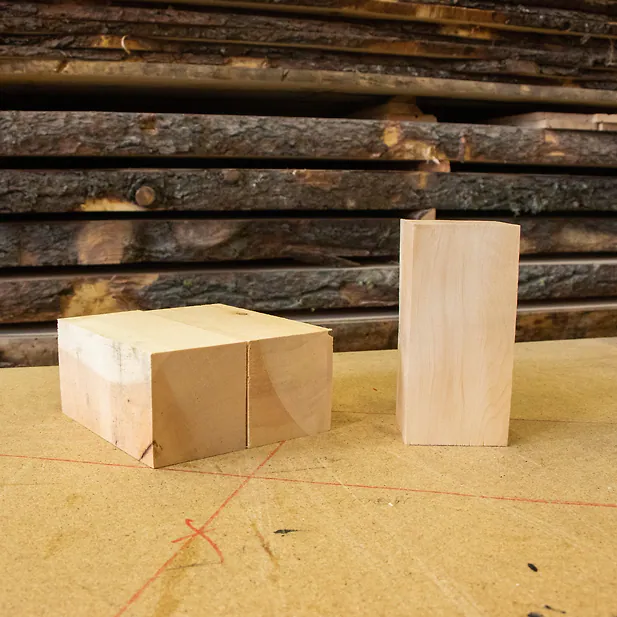 3 St&uuml;ck Schnitzholz aus Zirbe | 16cm x 8cm x 8cm (LxBxH)