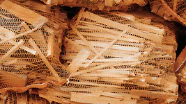 Palette Grill & Chill &ndash; 30 &times; 5 kg Anz&uuml;ndholz aus Zirbenholz, unbehandelt ...