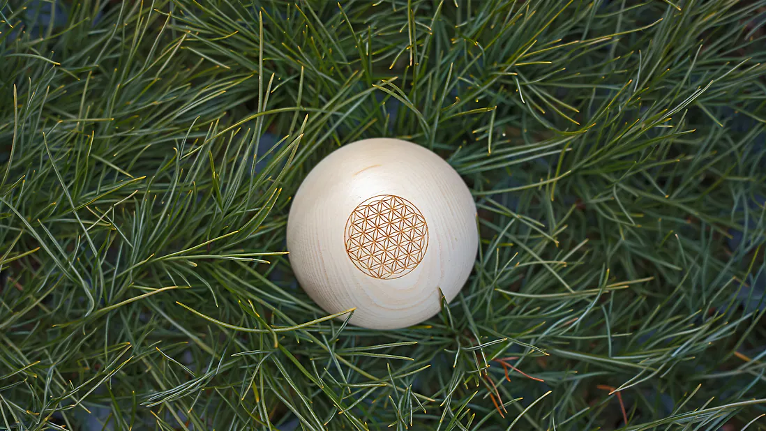 Zirbenkugel (7cm) "Blume des Lebens"
