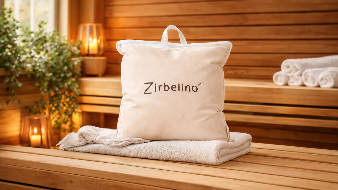 ZIRBELINO&reg; SAUNA-Zirbenkissen 40x40cm mit Henkel | SPEZIAL-F&Uuml;LLUNG mit extrem harzreichen Zirbensp&auml;nen | Intensiv-Duft f&uuml;r Badezimmer, Kleiderschrank, Sauna