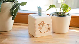 Spardose aus Zirbenholz mit ausw&auml;hlbaren Motiv | ca. 9,5cm x 9,5cm x 10cm