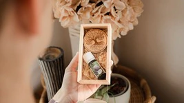Zirben&ouml;l Geschenkbox #Lebensbaum | Bio-Zirben&ouml;l 10ml + Lebensbaum-Autoduft-An...